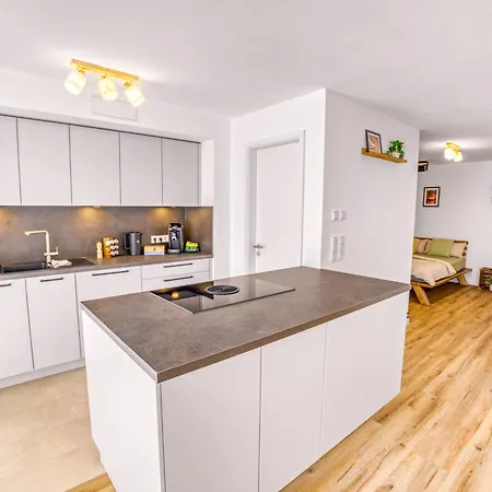 Appartement Stilvoll - Heimkino, Kochinsel, Parkplatz, Neubau & Mehr